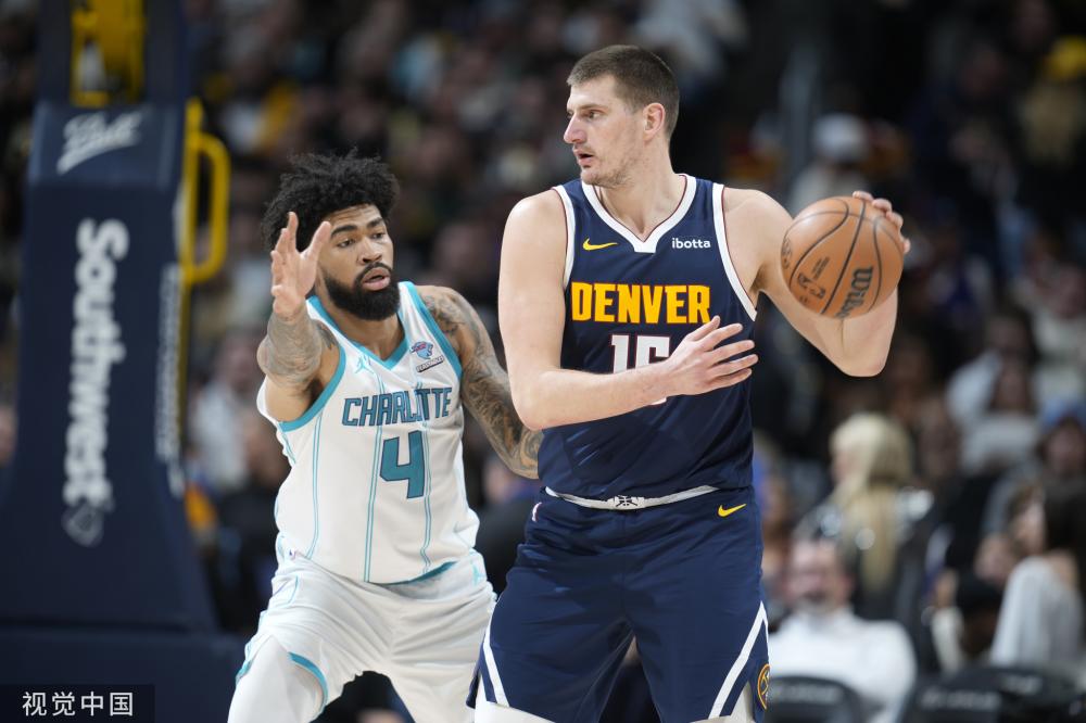 舞台似乎被 舞台似乎被