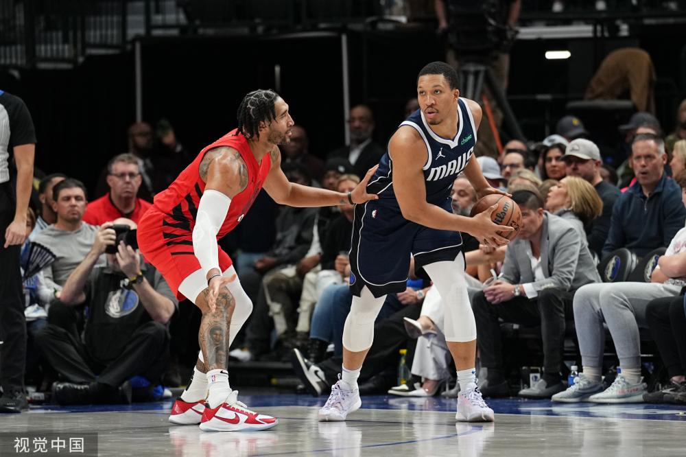 邮报：抗议无缘欧联，水晶宫球迷往欧足联送了个装满假币的箱子.